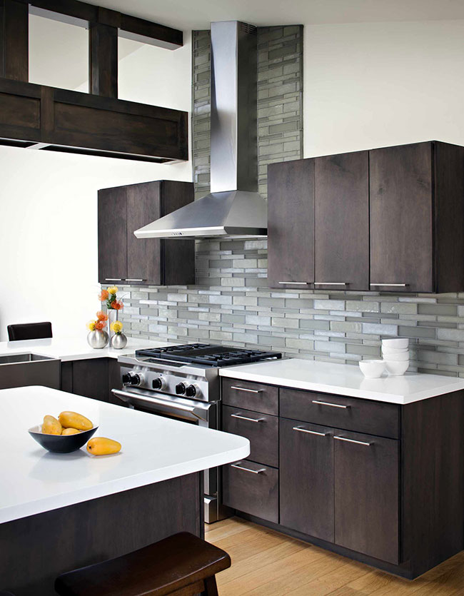 Tủ bếp gỗ Veneer sơn giả cổ đẹp lạ thường và rất tinh tế 1