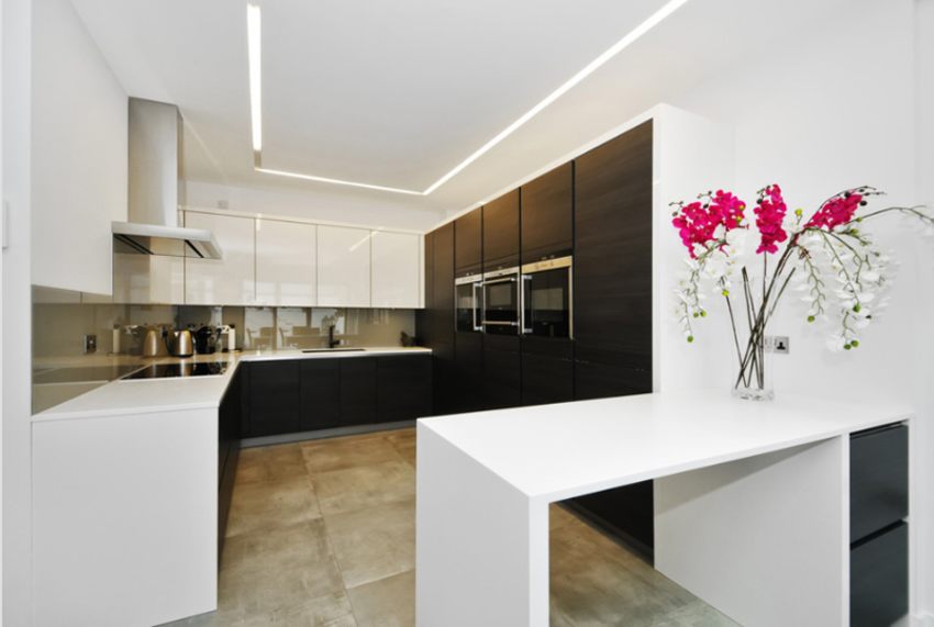 Nội thất căn bếp trắng đen ấn tượng hình chữ L 4